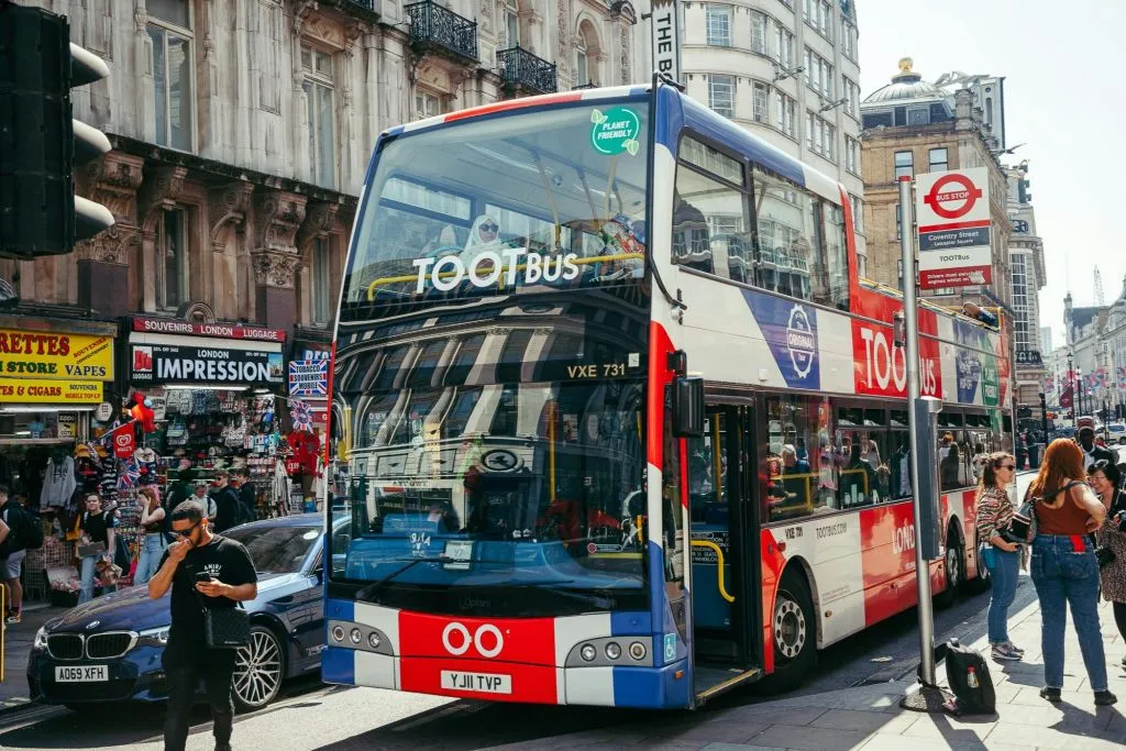 London: Tootbus Hop-on Hop-off Tour + Thames River Cruise