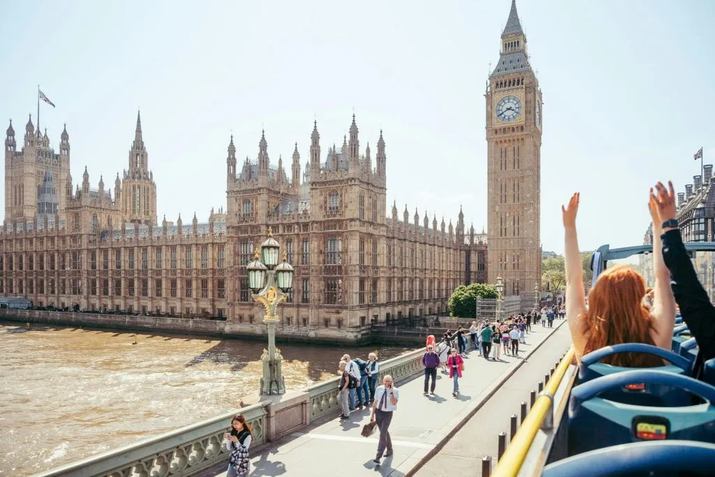 London: Tootbus Hop-on Hop-off Tour + Thames River Cruise