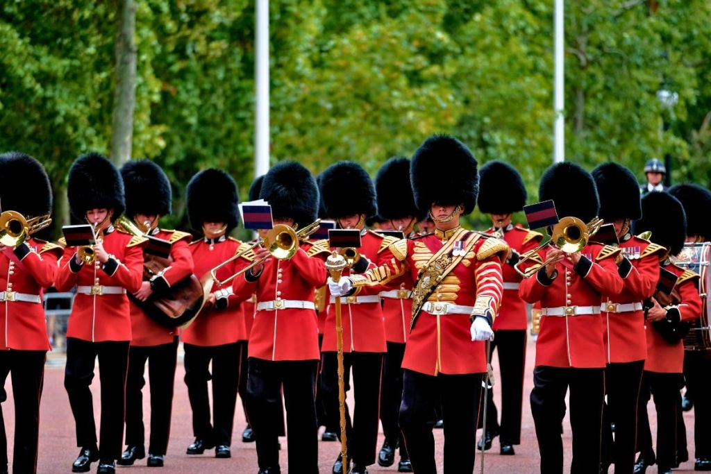 London: Changing of the Guard Walking Tour