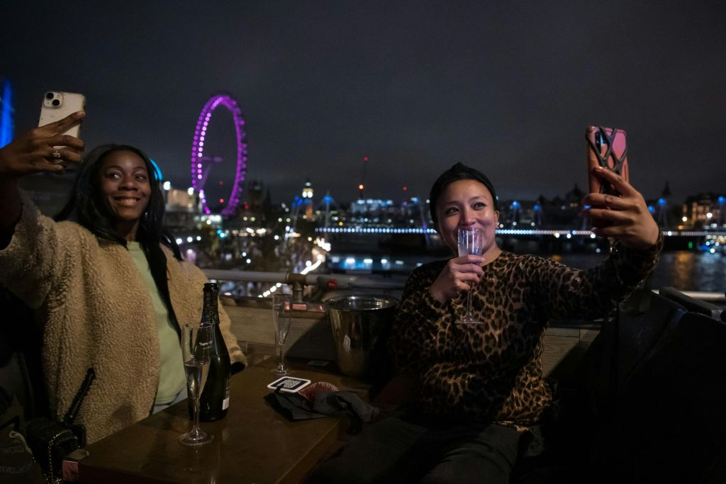 Tootbus London: Bar Bus Tour