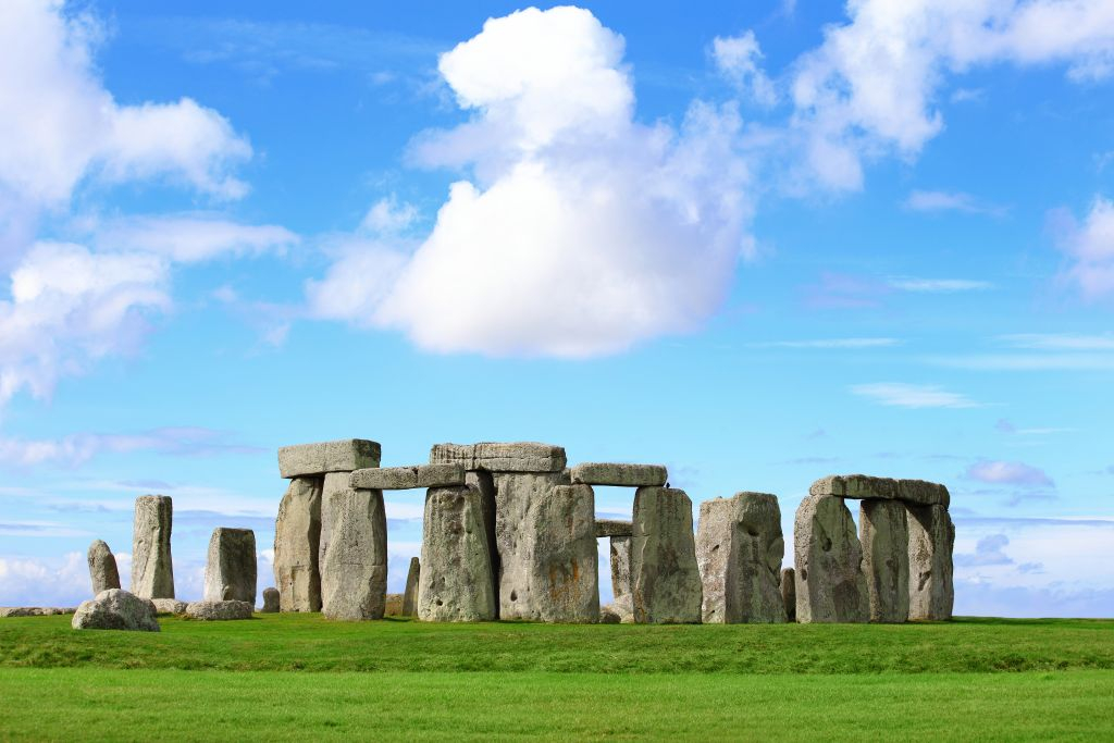 Stonehenge: Admission with Audio Guide + Premium Transport from London