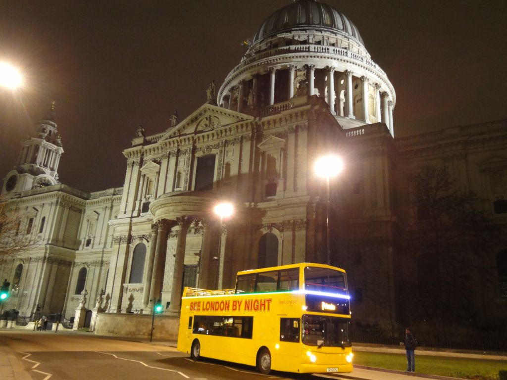 London by Night: Bus Tour with Live Guide