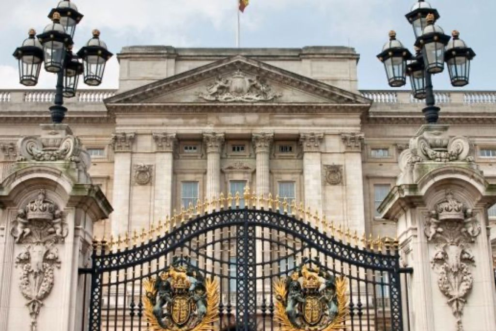 Audio Guide App for Your Smartphone: Royal London Walking Tour