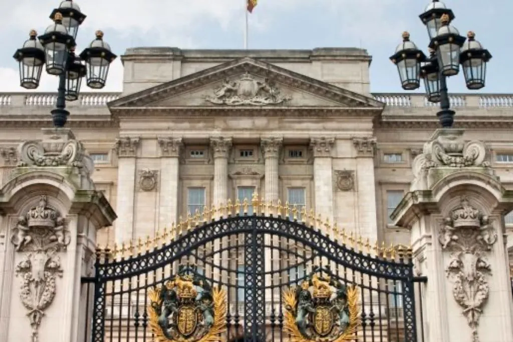 Audio Guide App for Your Smartphone: Royal London Walking Tour