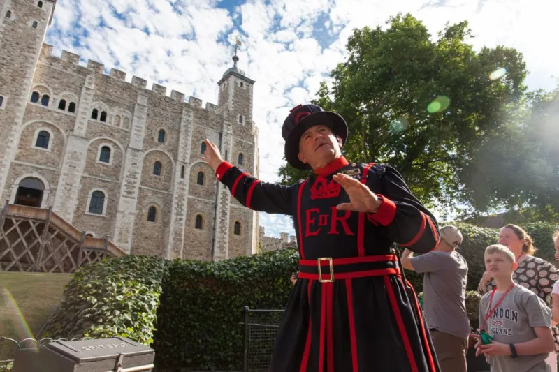 Tower of London: Guided Tour with a Beefeater
