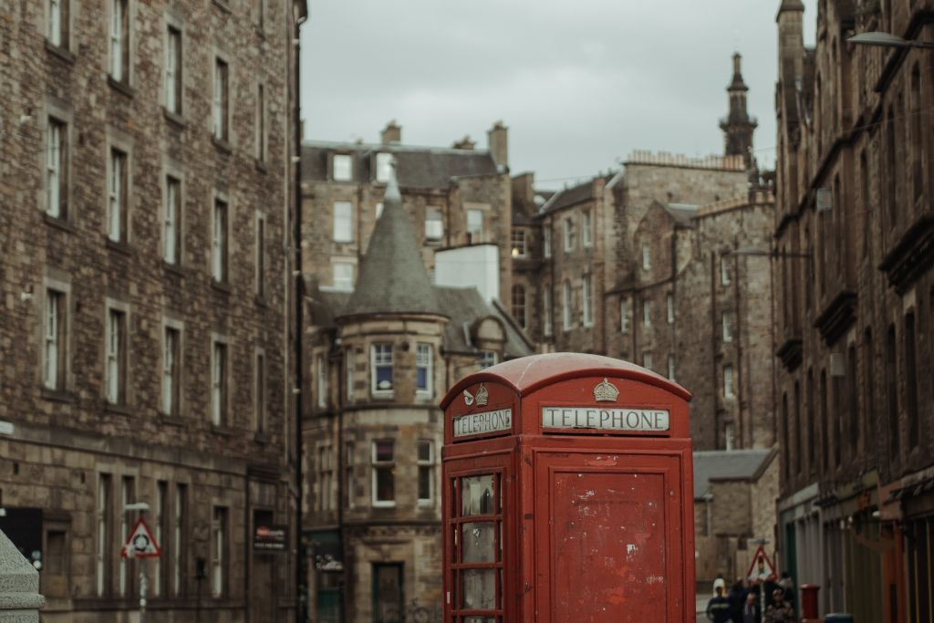 Edinburgh: City Audio Guide App for Your Smartphone