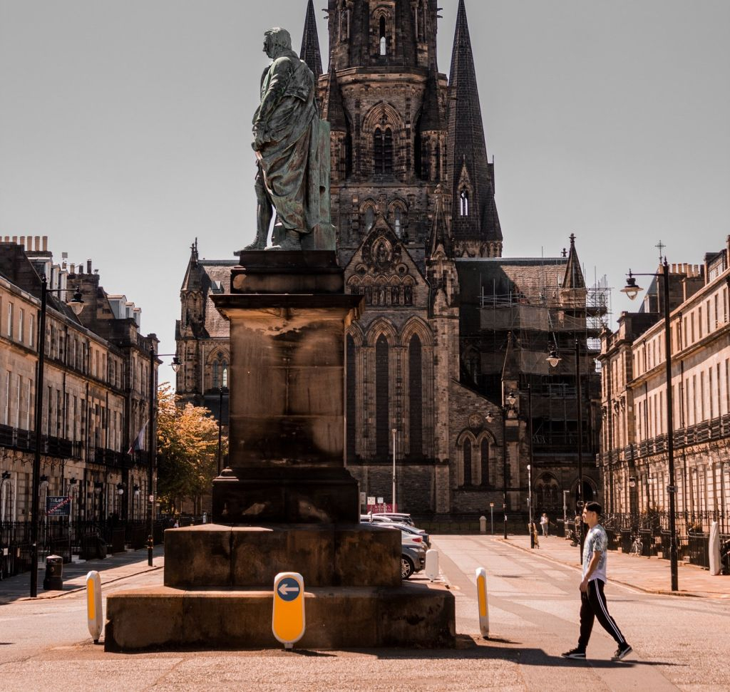 Edinburgh: City Audio Guide App for Your Smartphone