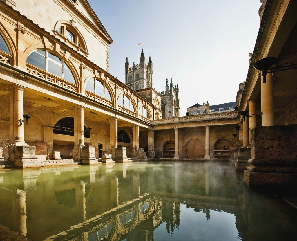 Stonehenge & Bath: Guided Day Trip from London with Bath Admission