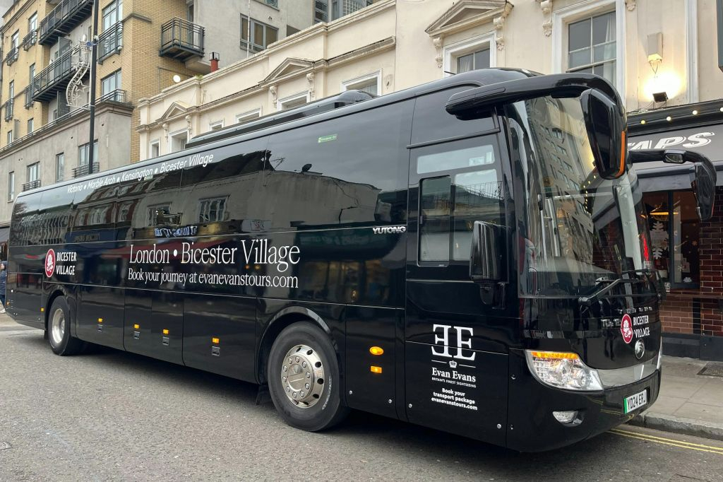 Bicester Shopping Village: Train + VIP Pass