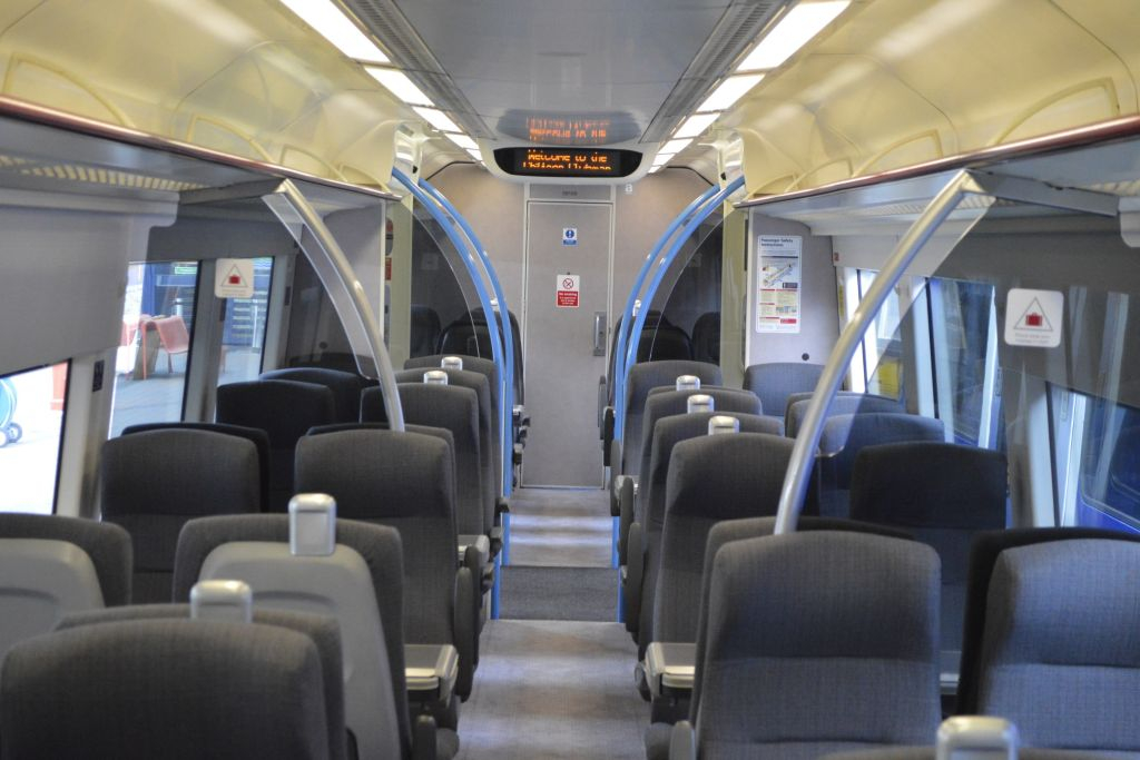 Bicester Shopping Village: Train + VIP Pass