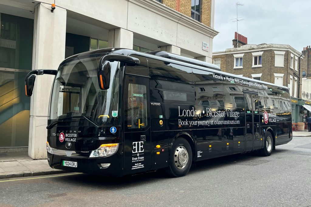 Bicester Shopping Village: Train + VIP Pass