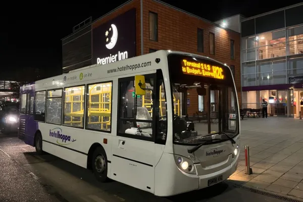 Londra: trasferimento in autobus da/per l'aeroporto di Heathrow e l'hotel Heathrow Renaissance