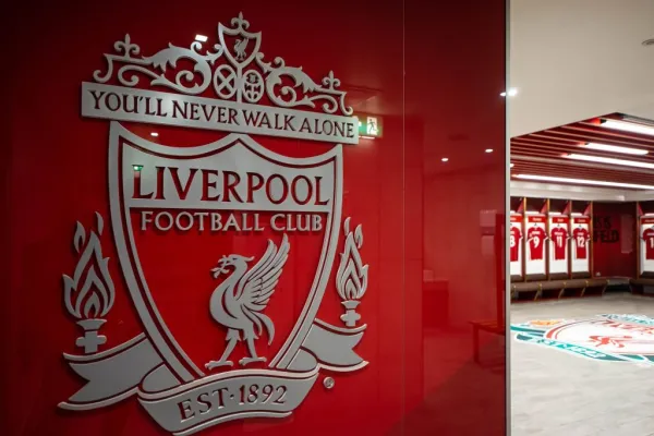 Visita al estadio del Liverpool FC y preguntas de las leyendas
