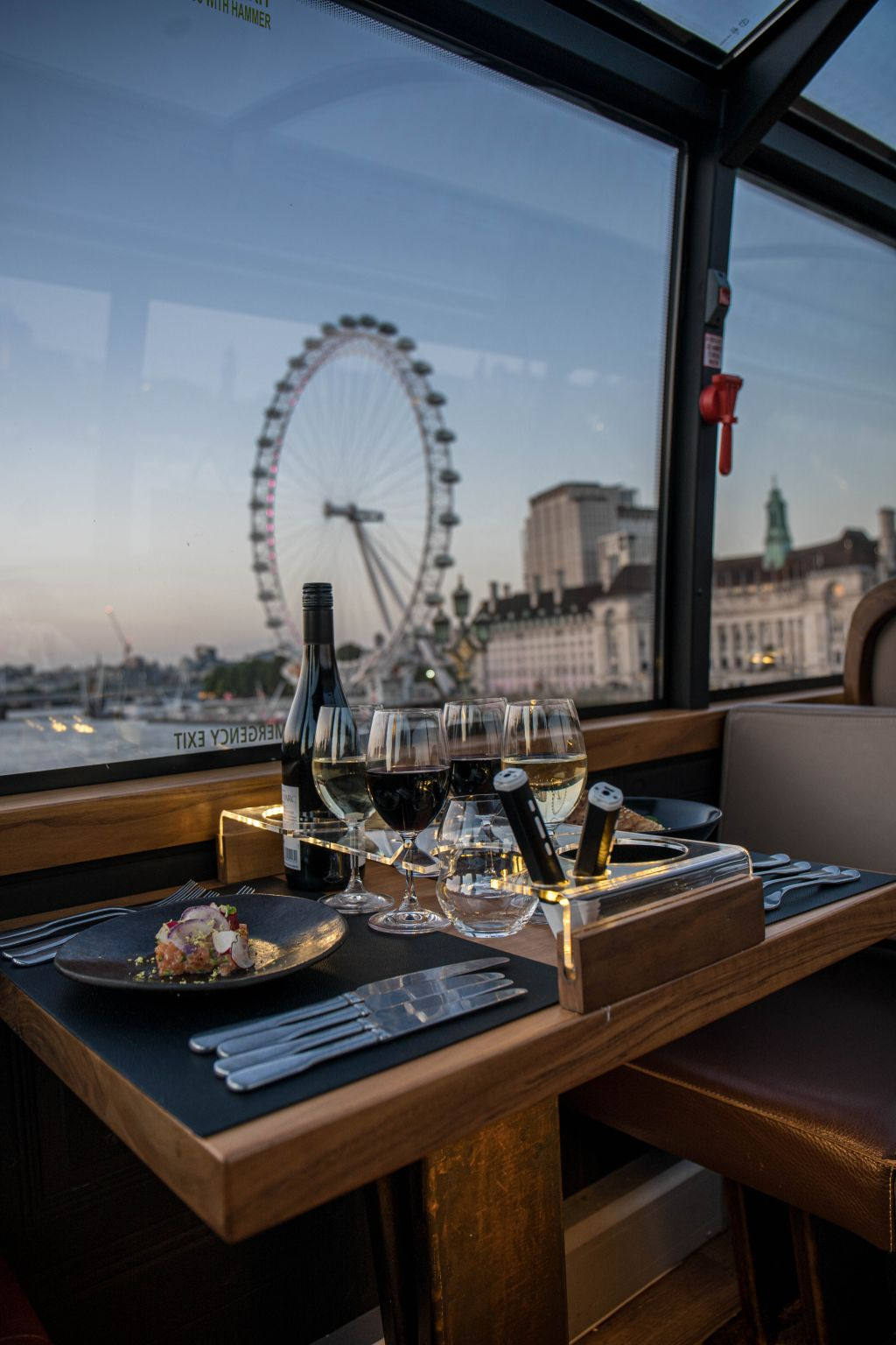 Bustronome: Gastronomic meal on a bus in London