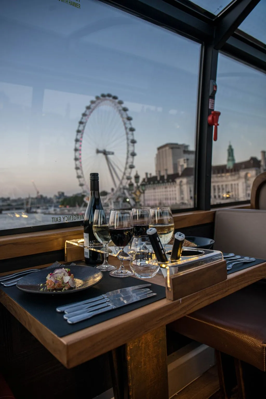 Bustronome: Gastronomic meal on a bus in London
