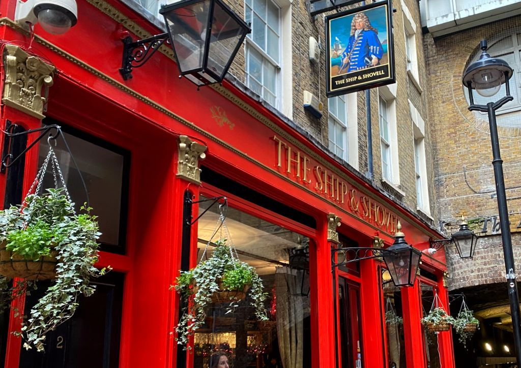 London: Historic Pub Walking Tour