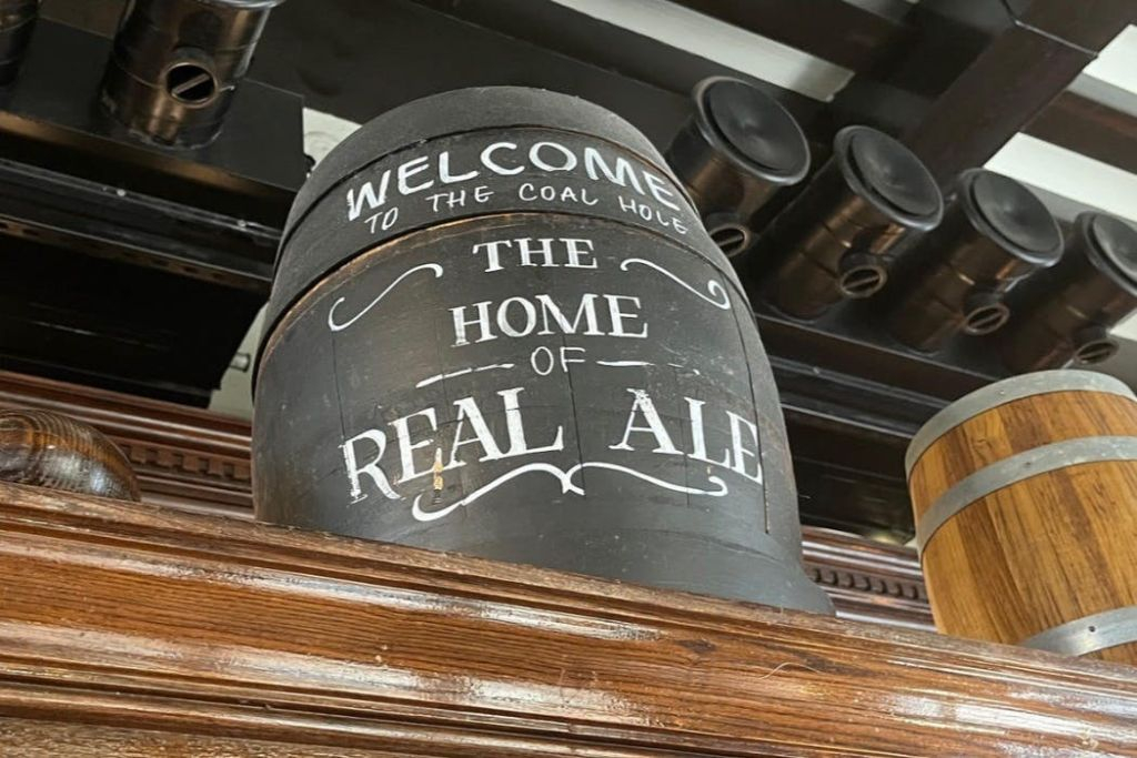 London: Historic Pub Walking Tour