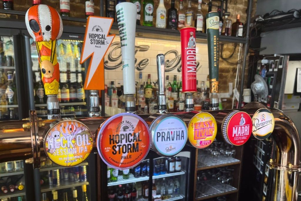 London: Historic Pub Walking Tour