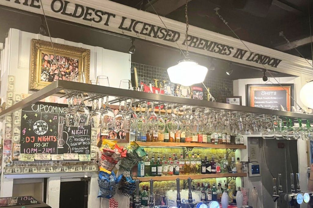 London: Historic Pub Walking Tour