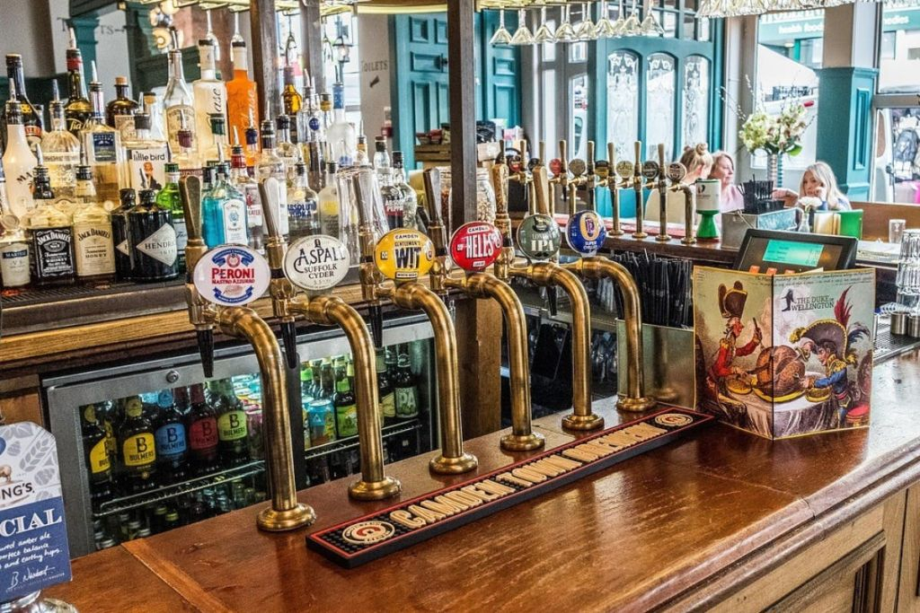 London: Historic Pub Walking Tour