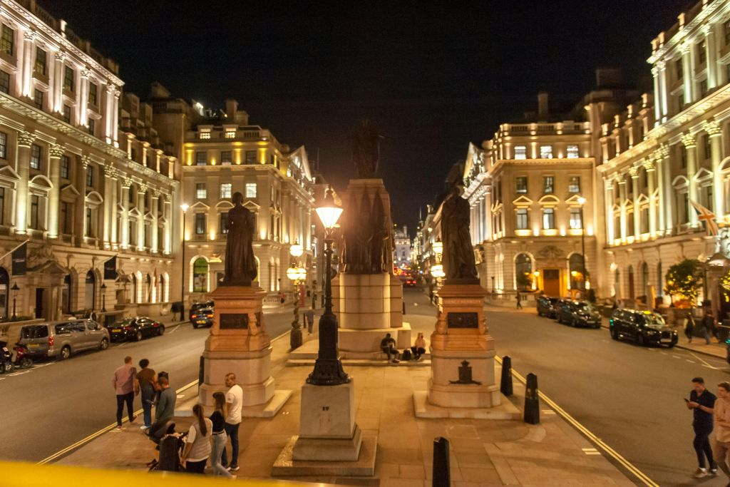 Discovery of London and London by night