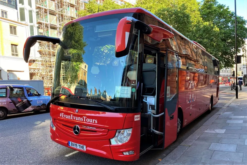 London: Jack the Ripper Guided Coach Tour with Fish & Chips