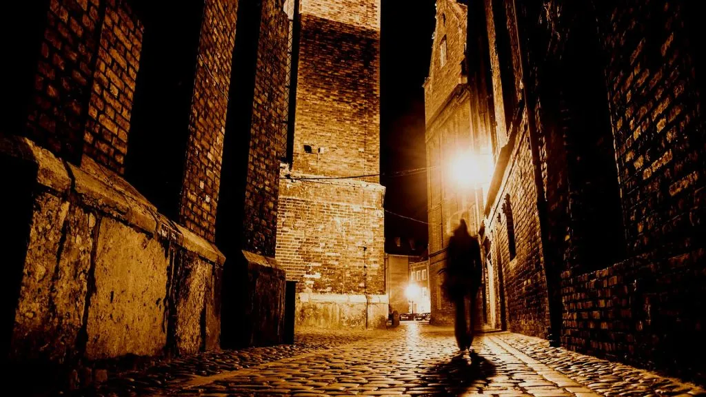London: Jack the Ripper Guided Coach Tour with Fish & Chips