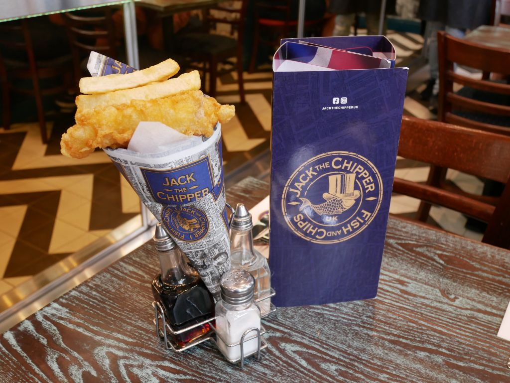 London: Jack the Ripper Guided Coach Tour with Fish & Chips