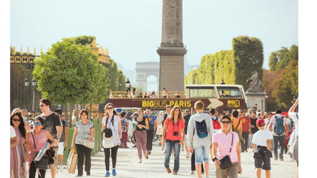 Paris Explorer Full-Day Tour from London