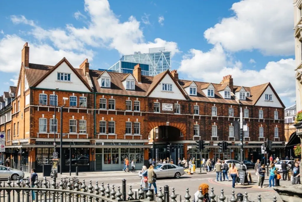 London: Food Tour With 8+ Stops