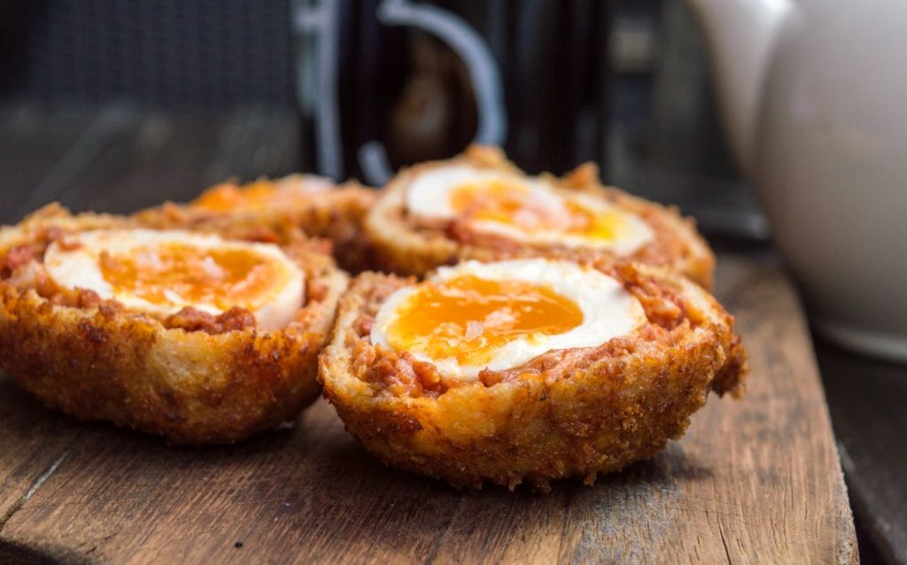 London: Food Tour With 8+ Stops