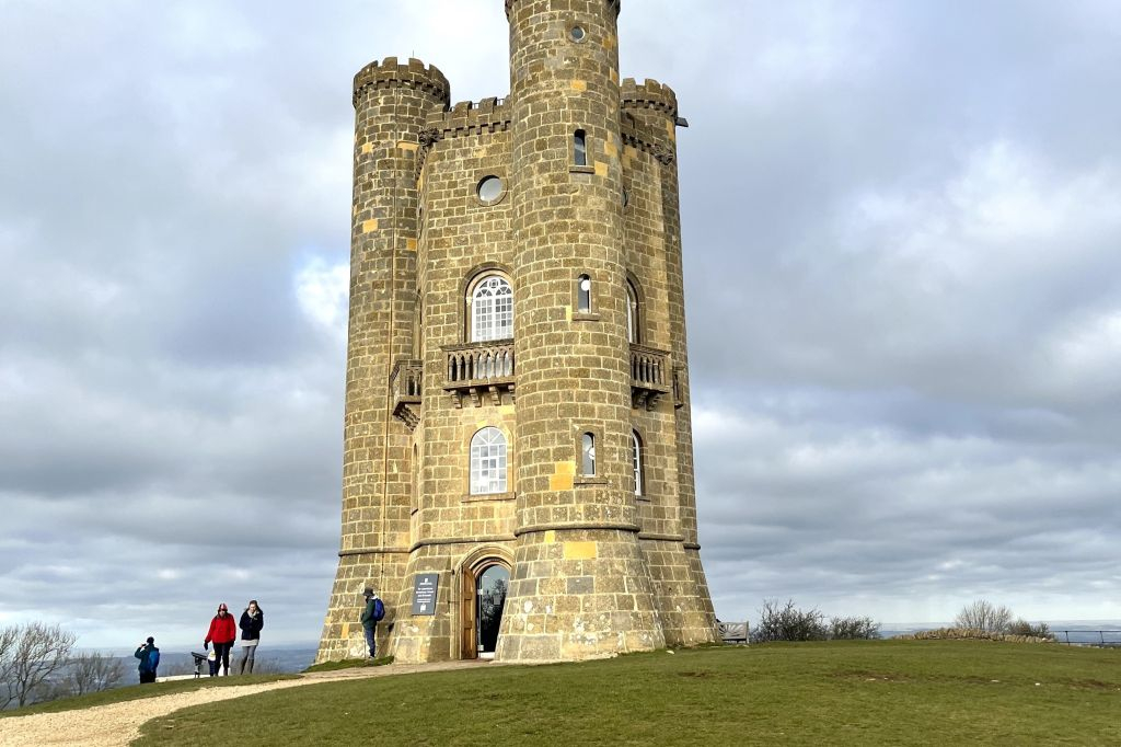 Cotswolds & Broadway Tower: Small Group Tour from London