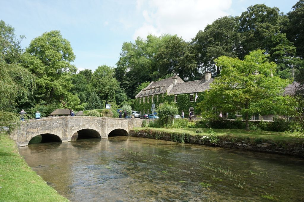 Cotswolds & Broadway Tower: Small Group Tour from London