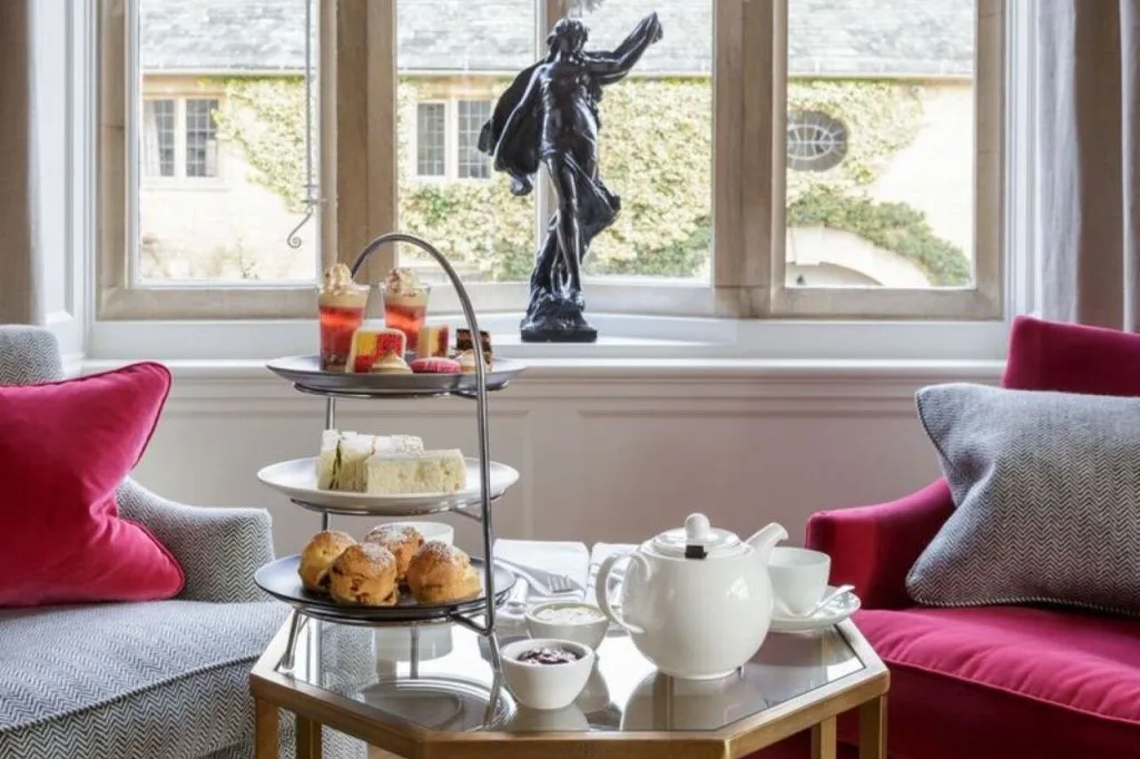 Cotswolds & Broadway Tower: Small Group Tour from London
