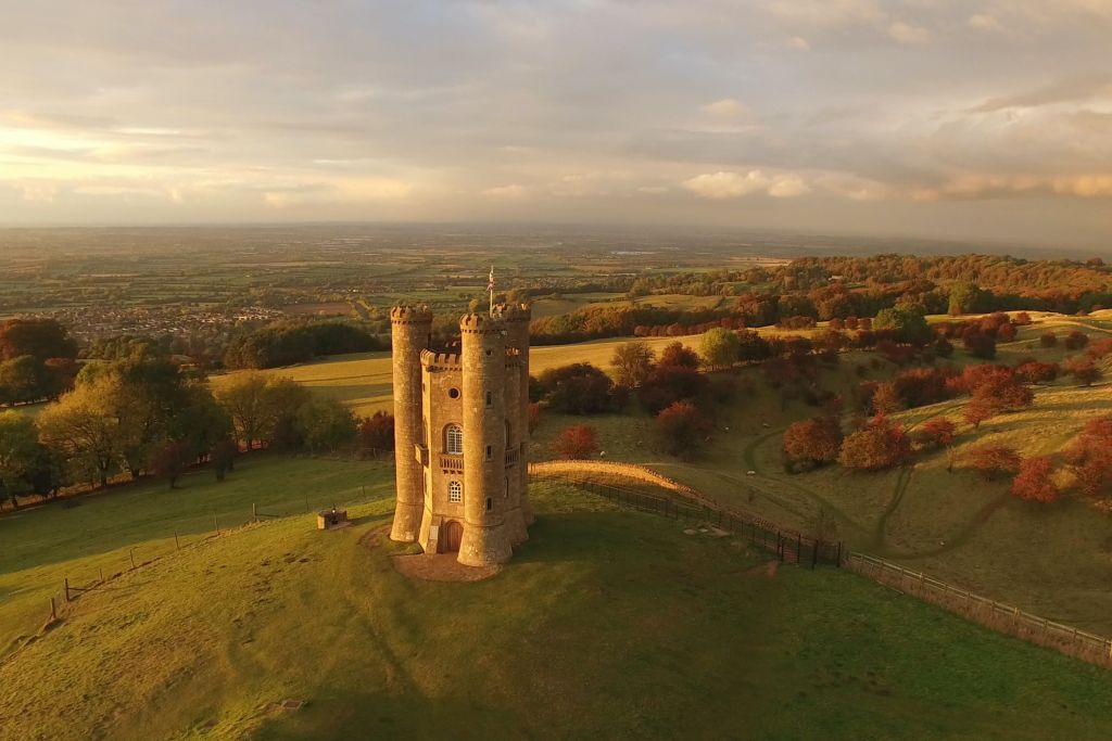 Cotswolds & Broadway Tower: Small Group Tour from London