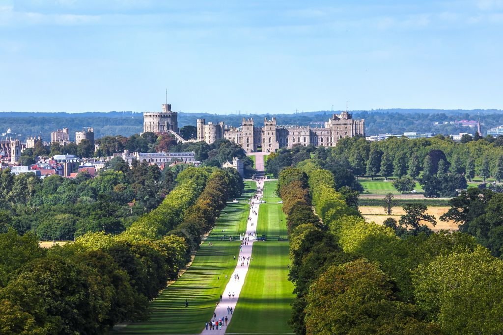 Stonehenge & Windsor Castle Tour from London