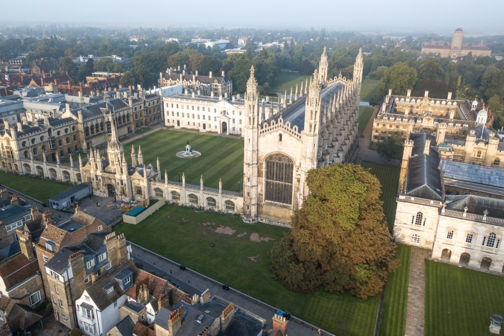 Combined Cambridge University Walking & Punting Tour With King’s College