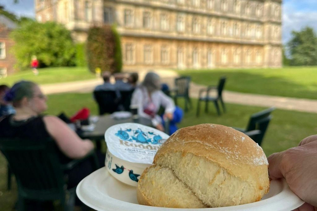From London: Downton Abbey Tour and Walking Tour of Oxford