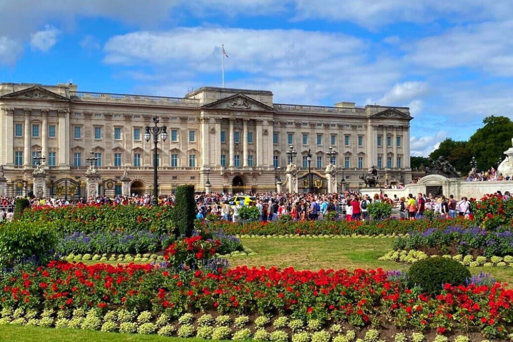 London: 30+ Iconic Sights Guided Walking Tour