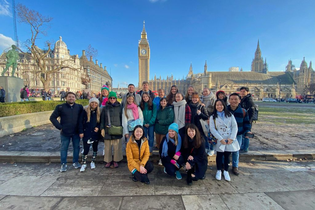London: 30+ Iconic Sights Guided Walking Tour