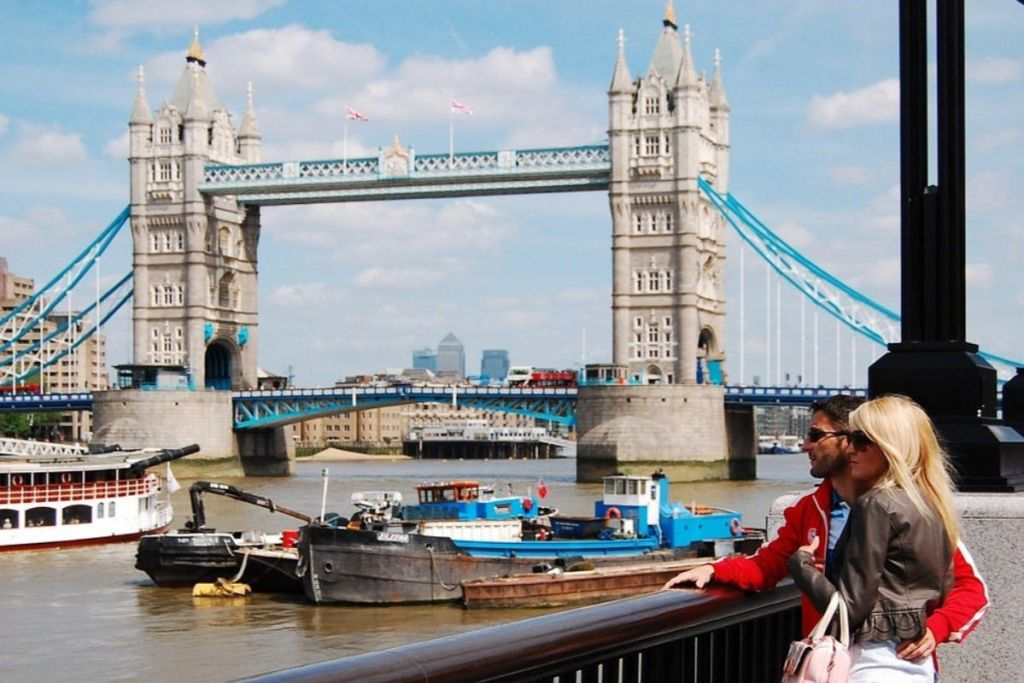 London: 30+ Iconic Sights Guided Walking Tour