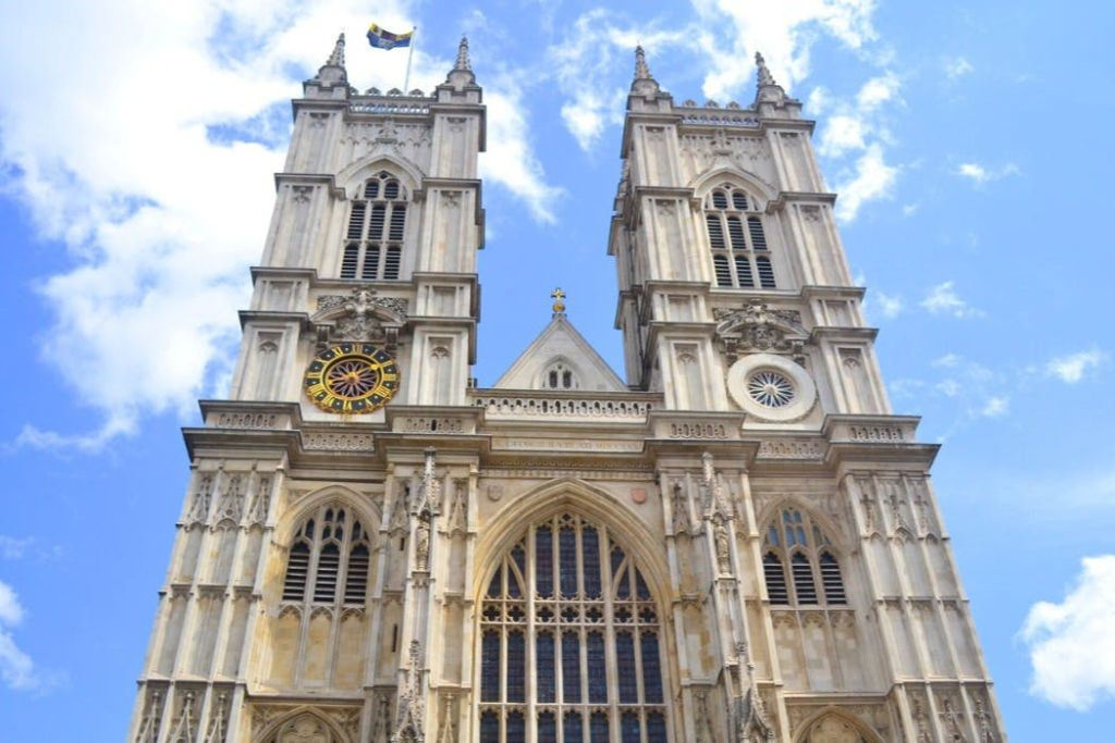 London: 30+ Iconic Sights Guided Walking Tour
