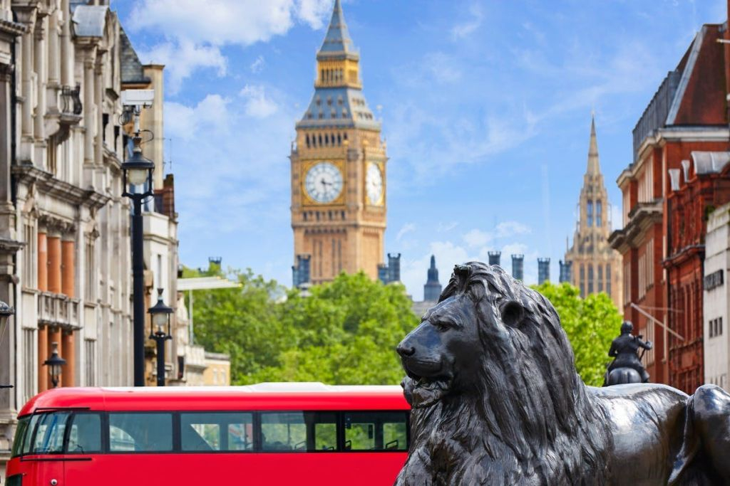 London: 30+ Iconic Sights Guided Walking Tour