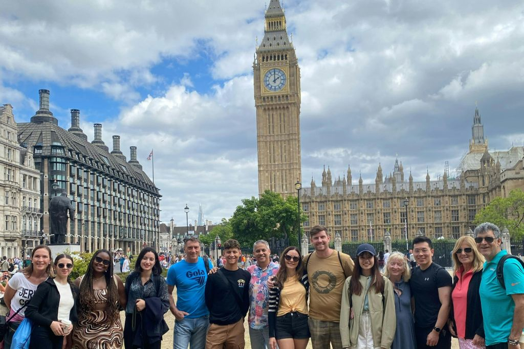 London: 30+ Iconic Sights Guided Walking Tour