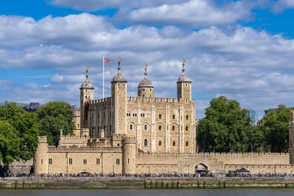London: 30+ Iconic Sights Guided Walking Tour