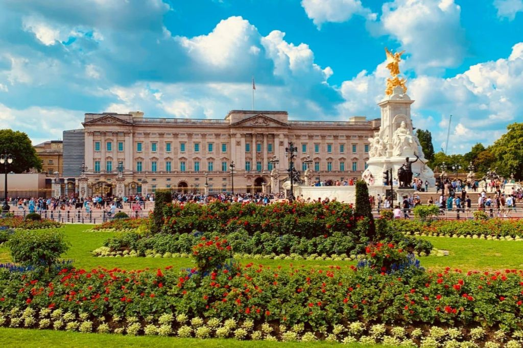 London: 30+ Iconic Sights Guided Walking Tour