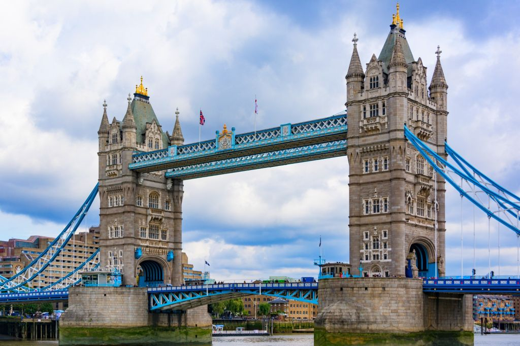 London: 30+ Iconic Sights Guided Walking Tour