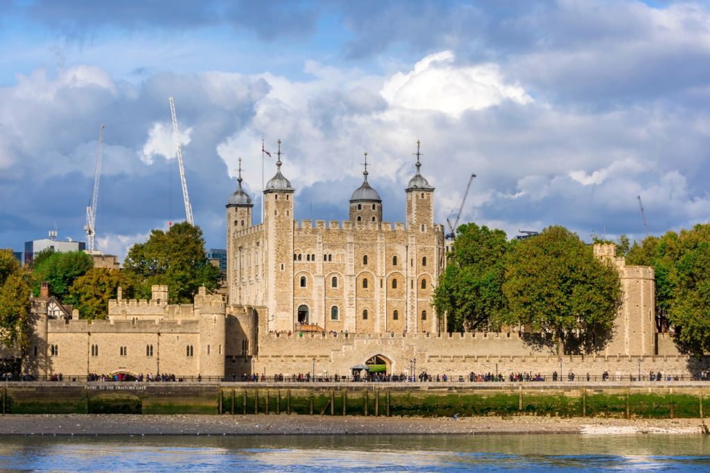 London: 30+ Iconic Sights Guided Walking Tour