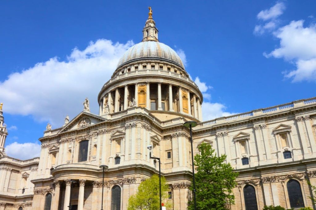 London: 30+ Iconic Sights Guided Walking Tour