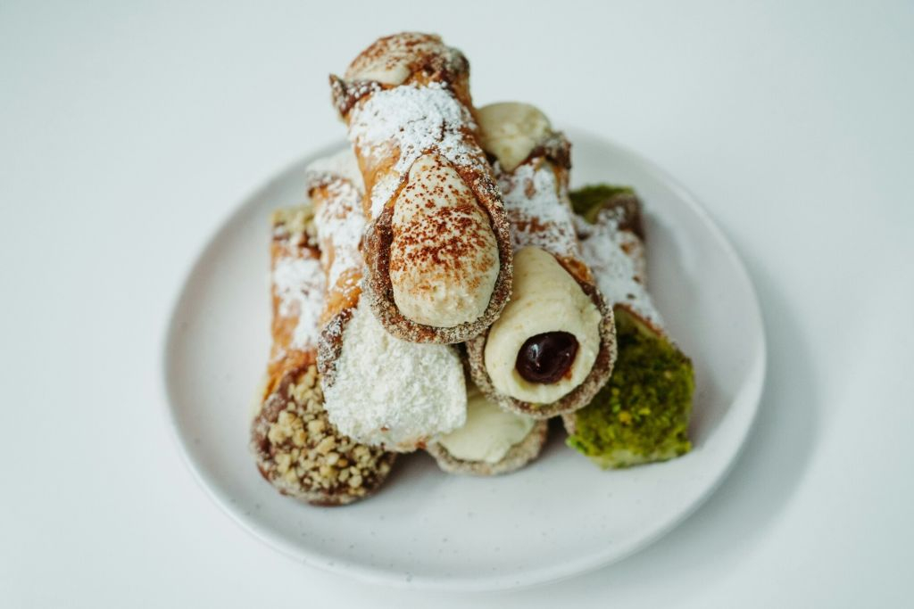 London: Central Food Tour with 10+ Tastings & Changing of the Guard